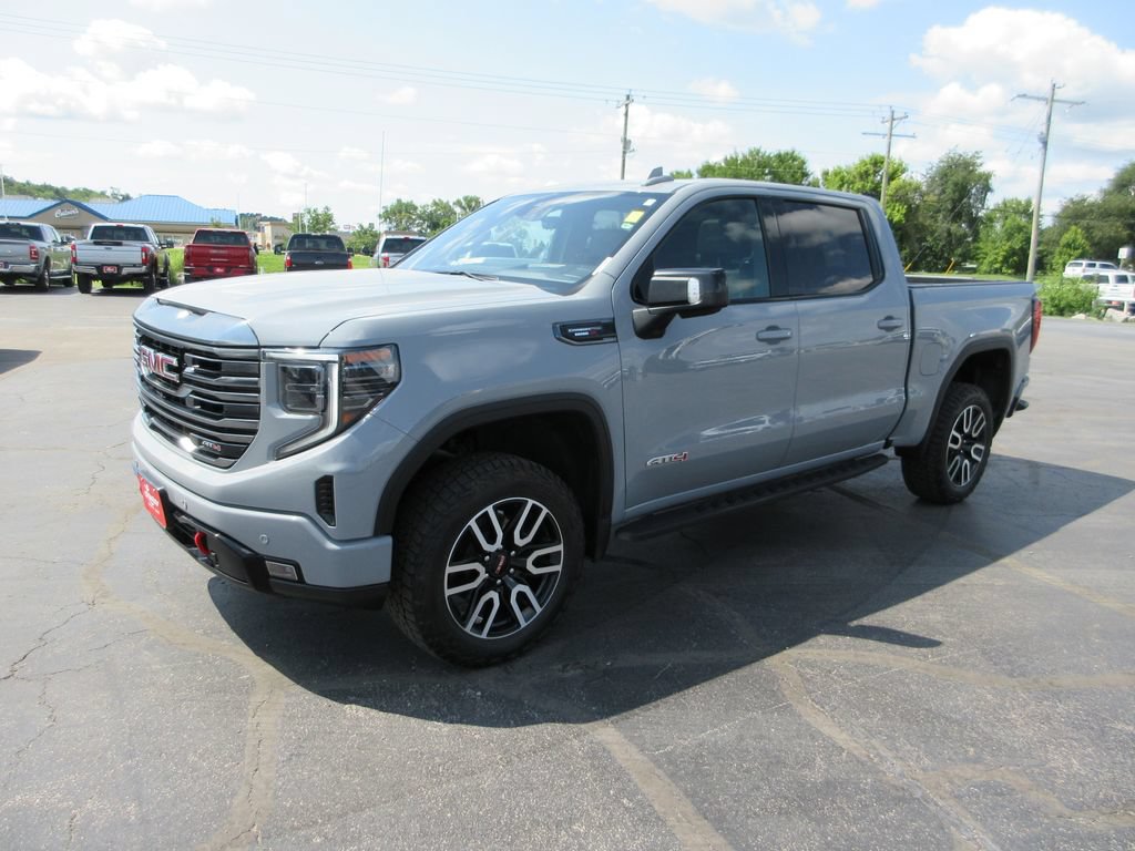 Used 2024 GMC Sierra 1500 AT4 w/ Technology Package AWD/4WD image 10