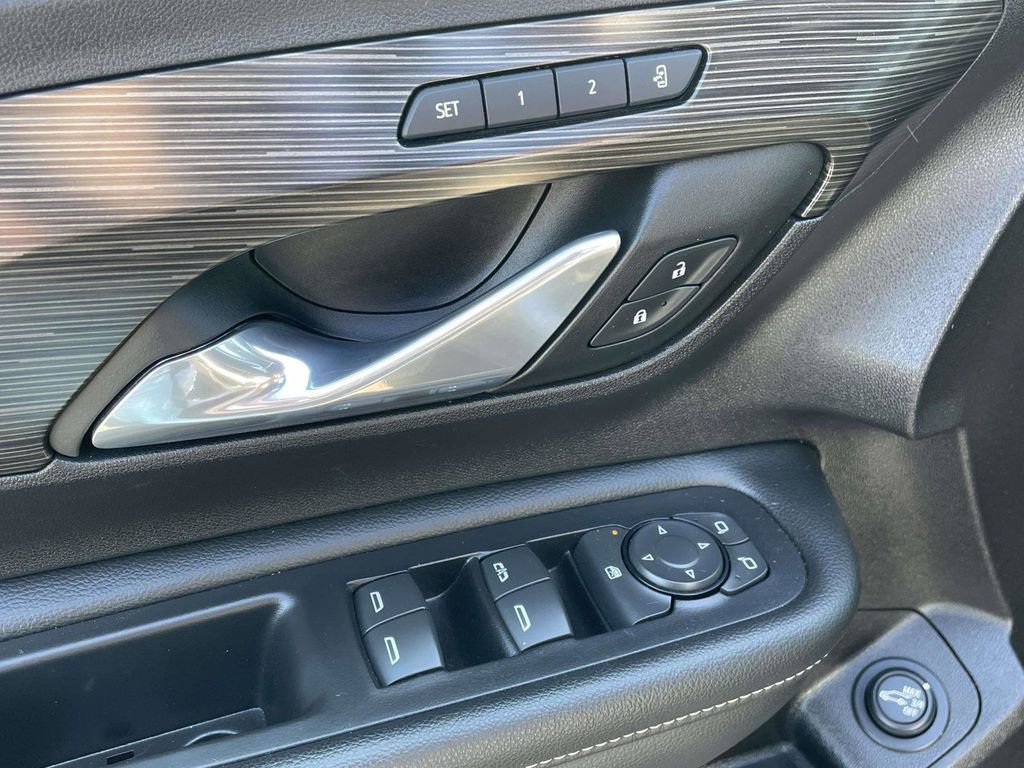 Used 2024 GMC Terrain SLT image 25