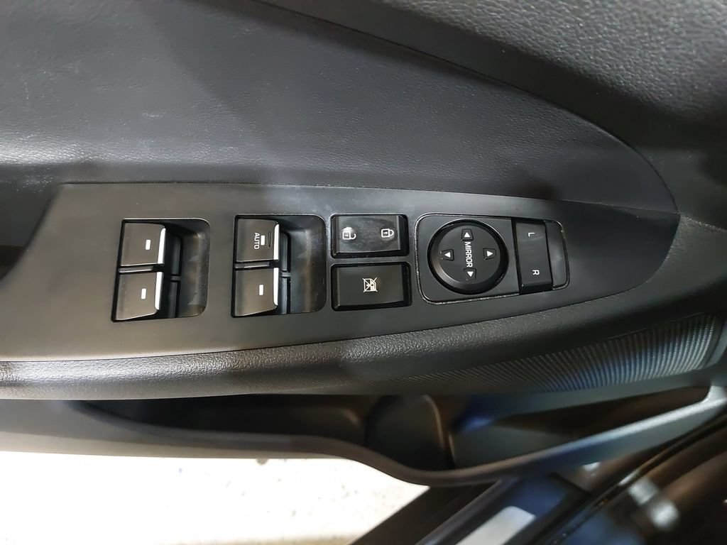 Used 2021 Hyundai Tucson Ultimate w/ Cargo Package FWD image 27