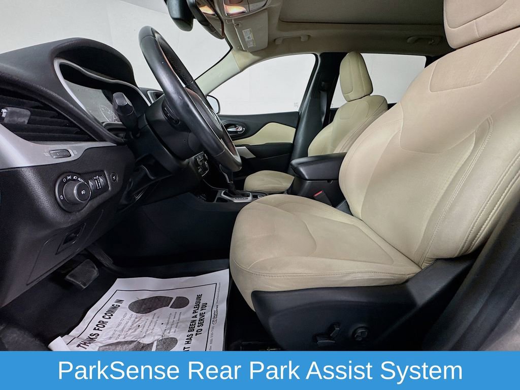 Used 2017 Jeep Cherokee Latitude w/ Comfort/Convenience Group image 25