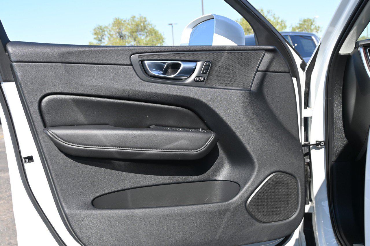 Used 2023 Volvo XC60 T8 Plus AWD/4WD image 19
