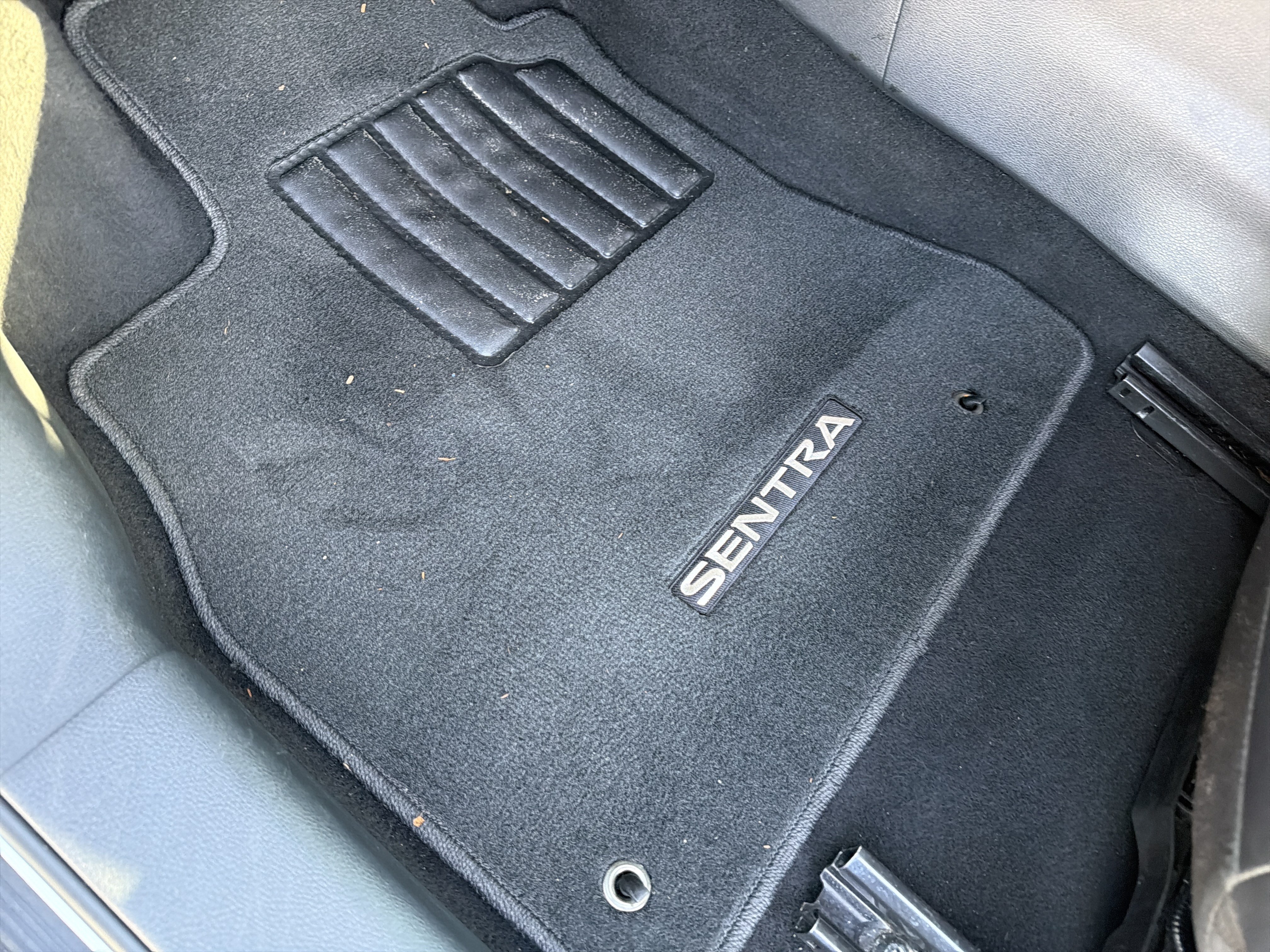 Used 2022 Nissan Sentra SR w/ SR Premium Package FWD image 17