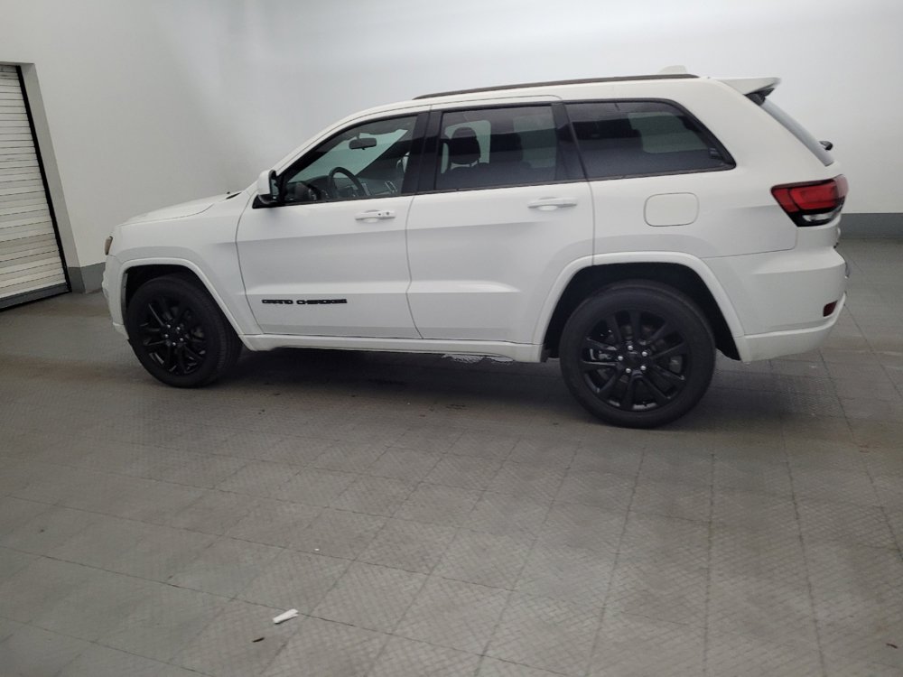 Used 2021 Jeep Grand Cherokee Laredo X image 3