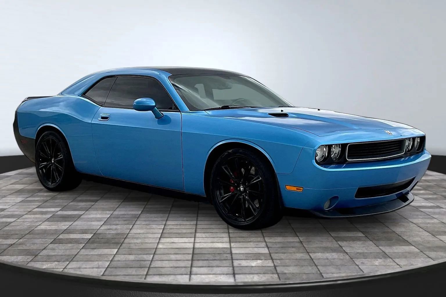 Used 2010 Dodge Challenger SRT8 w/ SRT Option Group II RWD image 3