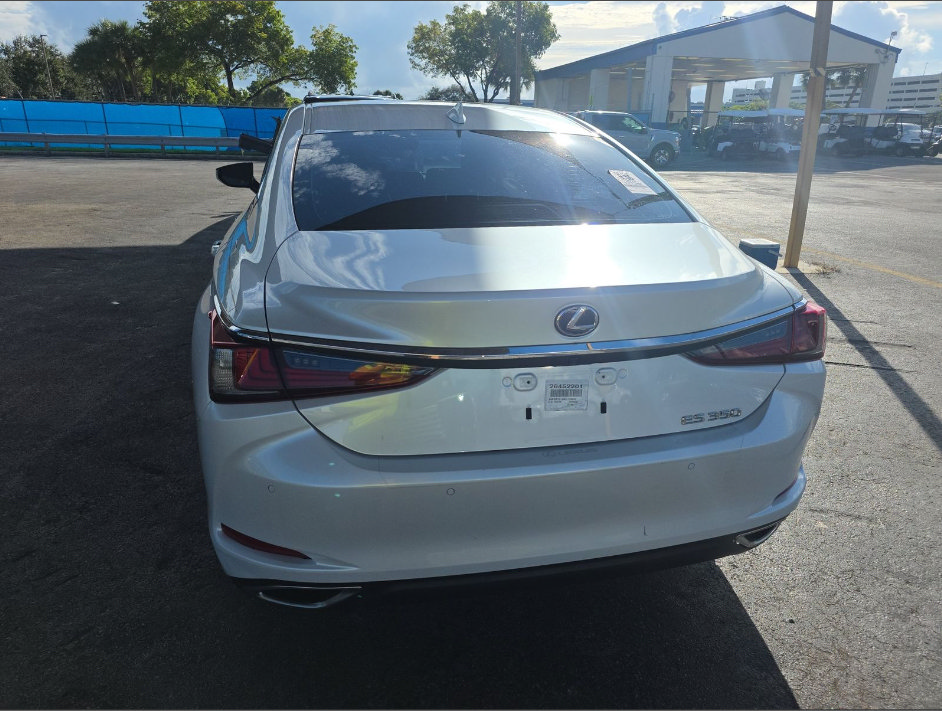 Used 2024 Lexus ES 350 w/ Premium Package FWD image 5
