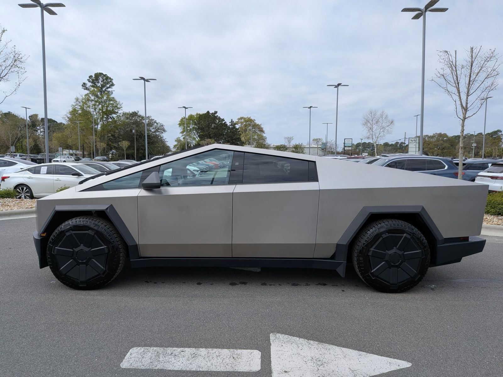 Used 2024 Tesla Cybertruck AWD Crew Cab image 6