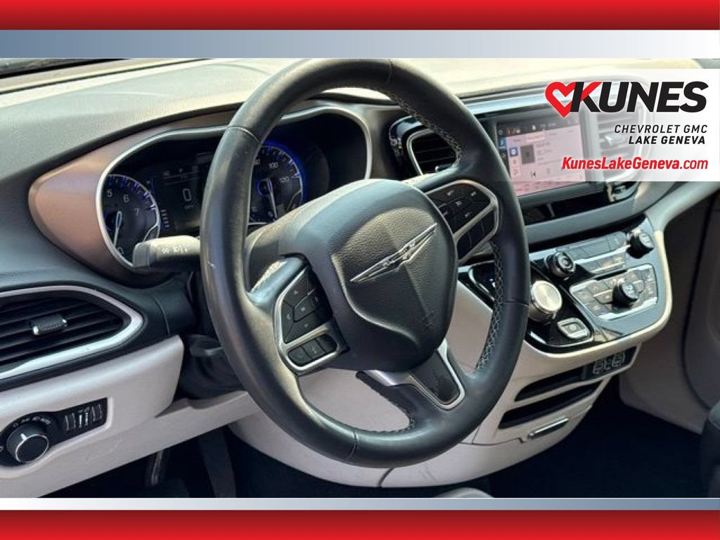 Used 2023 Chrysler Voyager LX FWD image 25