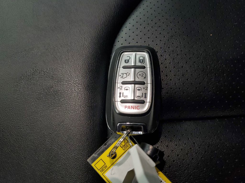 Used 2024 Chrysler Pacifica Touring-L image 26