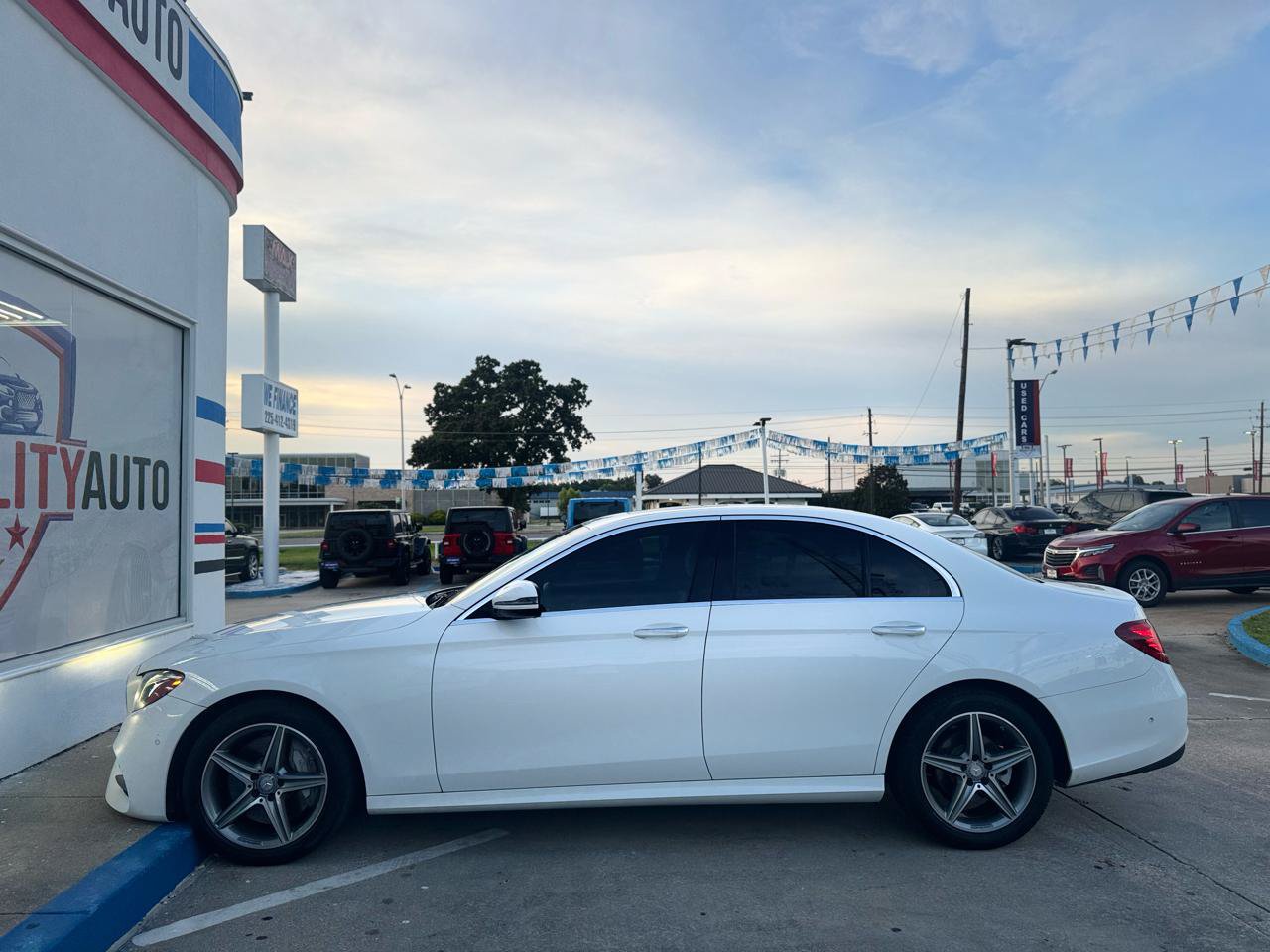 Used 2017 Mercedes-Benz E 300 w/ Premium 1 Package image 31
