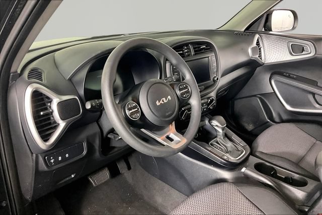 Used 2025 Kia Soul LX w/ LX Technology Package FWD image 13