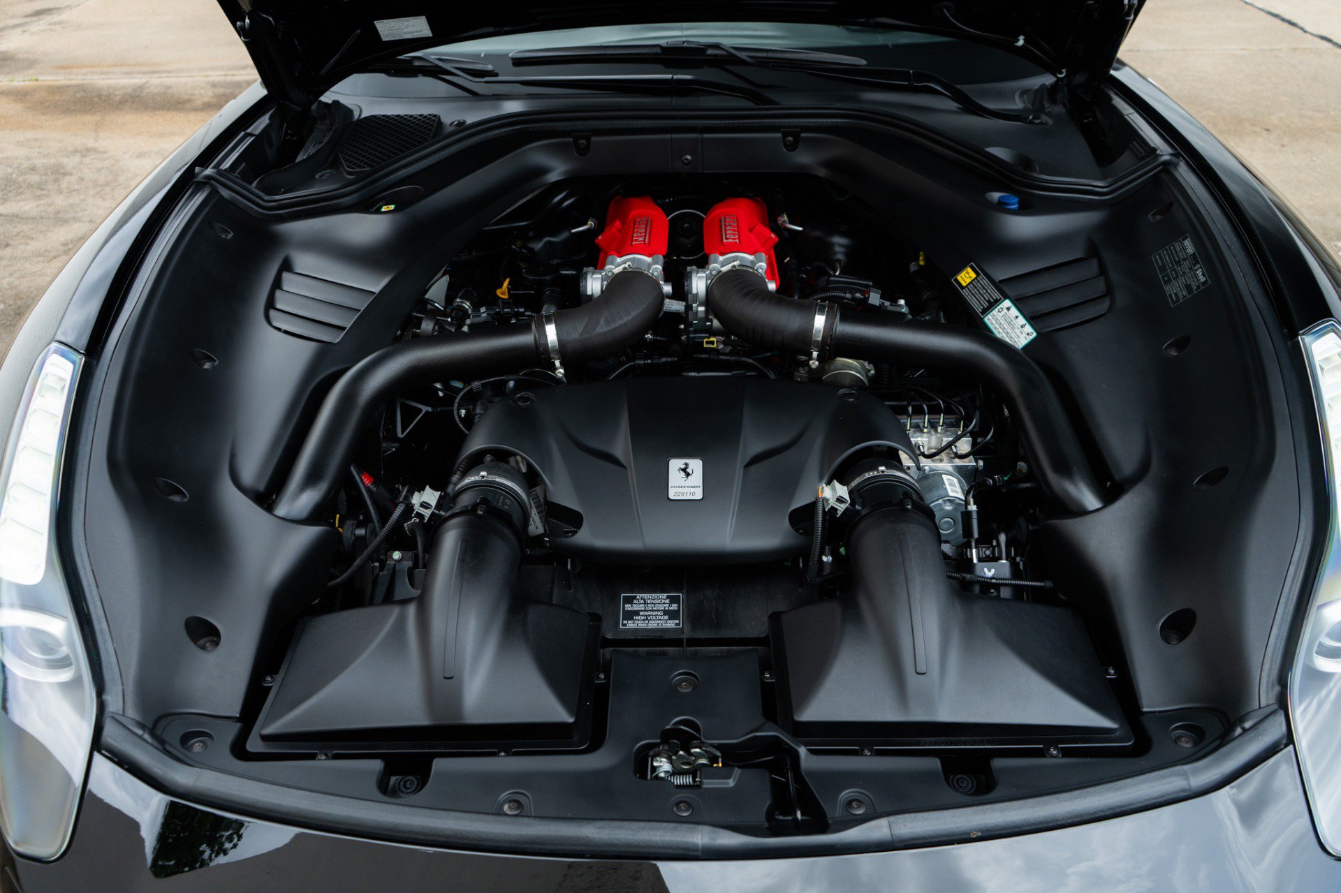 Used 2018 Ferrari California T RWD image 48