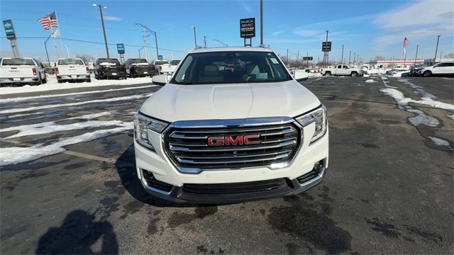 Used 2022 GMC Terrain SLT w/ Infotainment Package II image 3