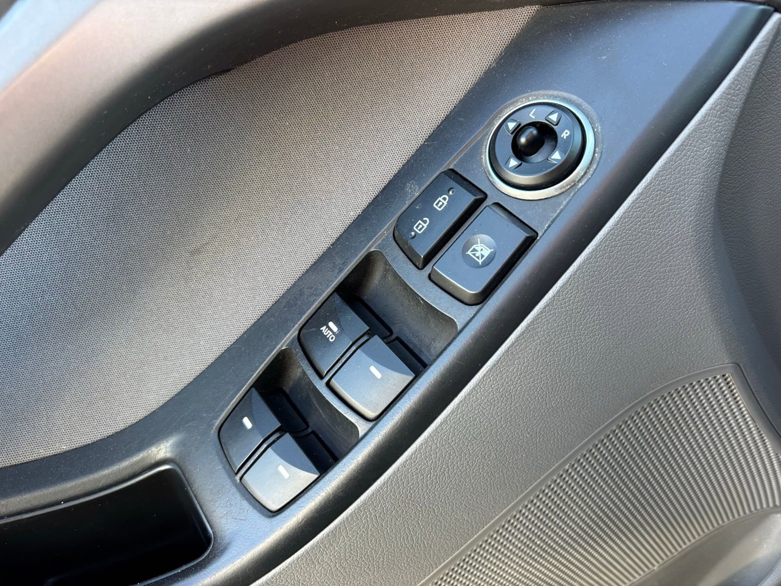 Used 2015 Hyundai Elantra SE w/ Option Group 02 FWD image 11