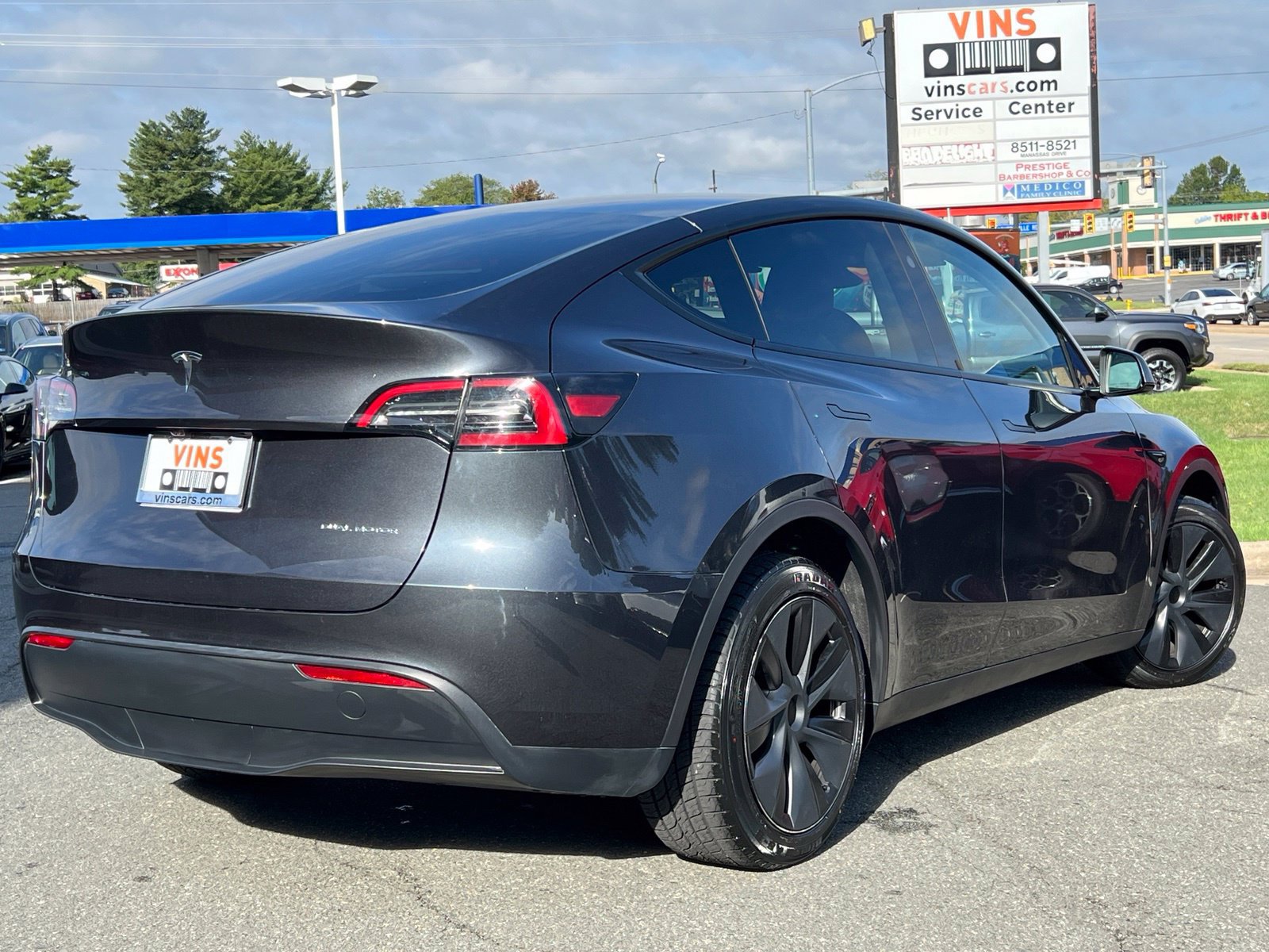 Used 2024 Tesla Model Y Long Range AWD/4WD image 10