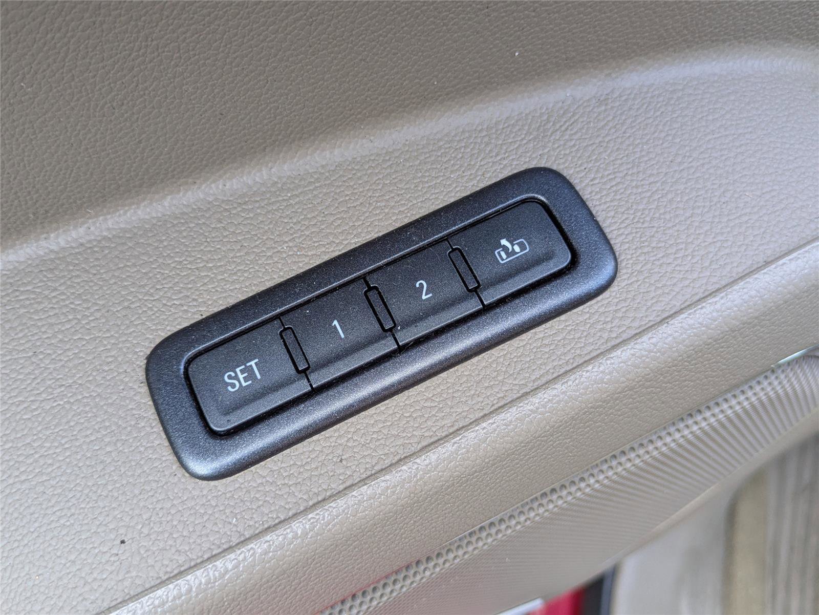 Used 2015 Chevrolet Tahoe LTZ RWD image 14