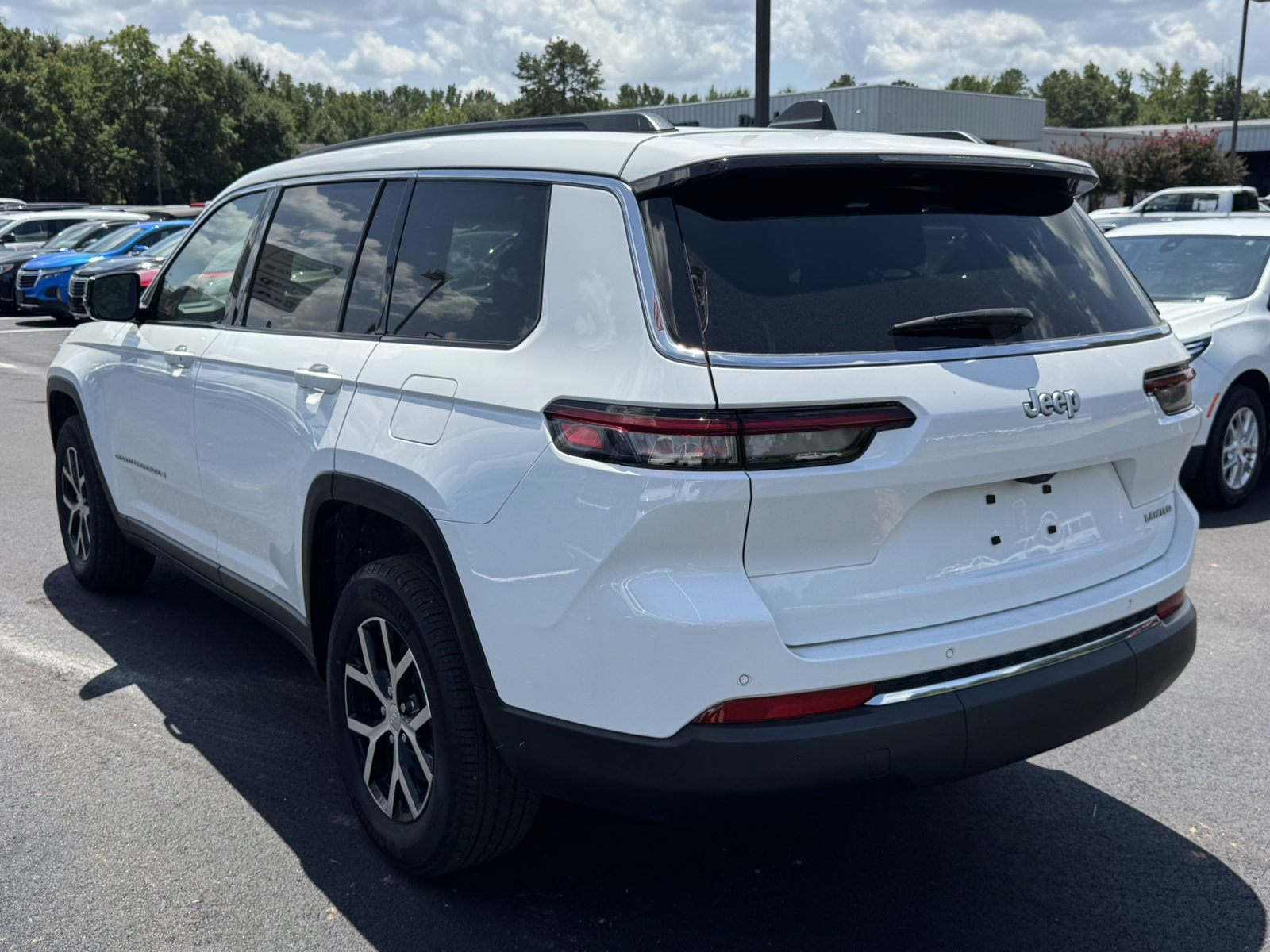 Used 2024 Jeep Grand Cherokee L Limited RWD image 7
