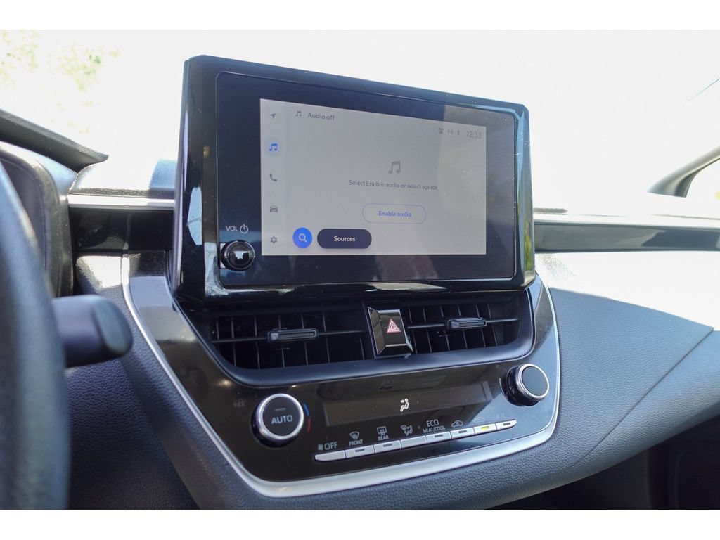 Used 2025 Toyota Corolla LE FWD image 18
