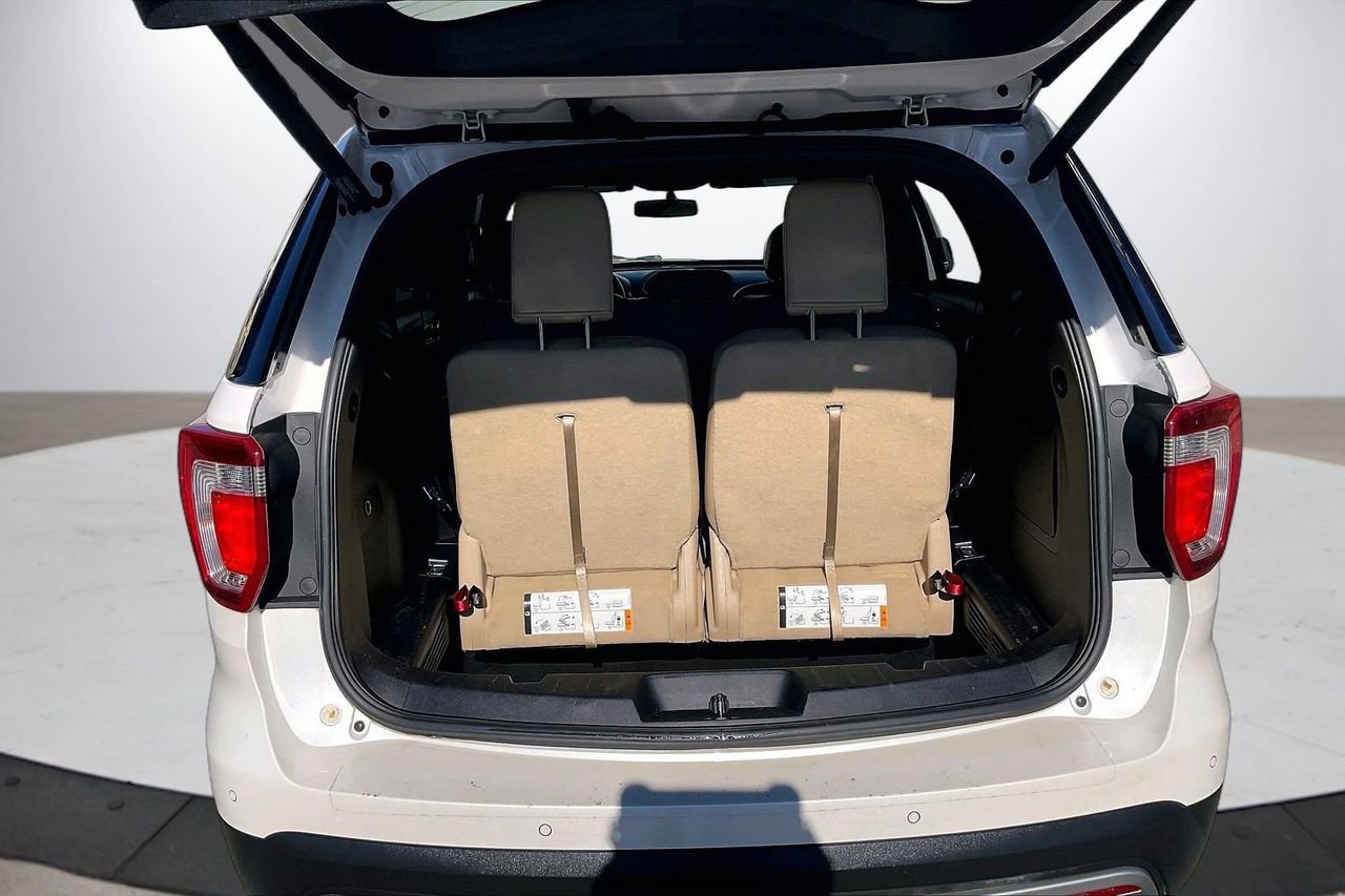 Used 2017 Ford Explorer XLT w/ Equipment Group 202A image 27