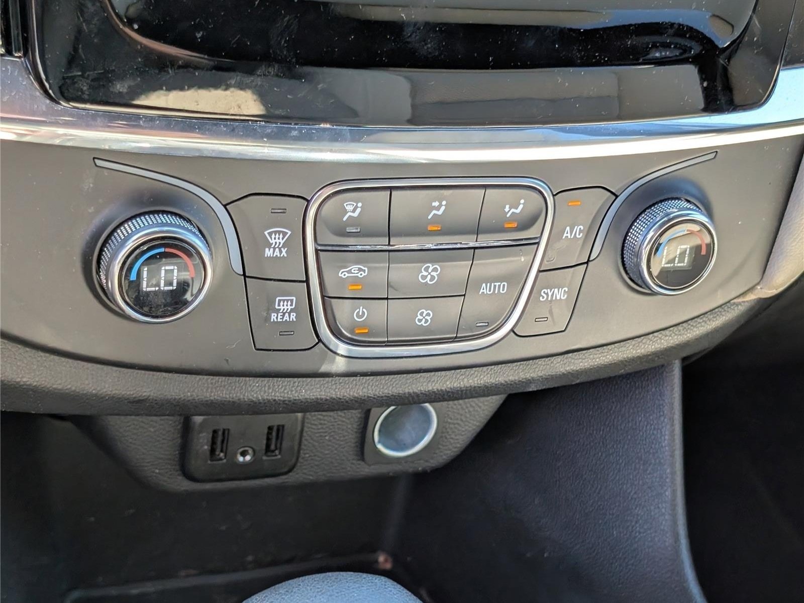 Used 2023 Chevrolet Traverse LS AWD/4WD image 26
