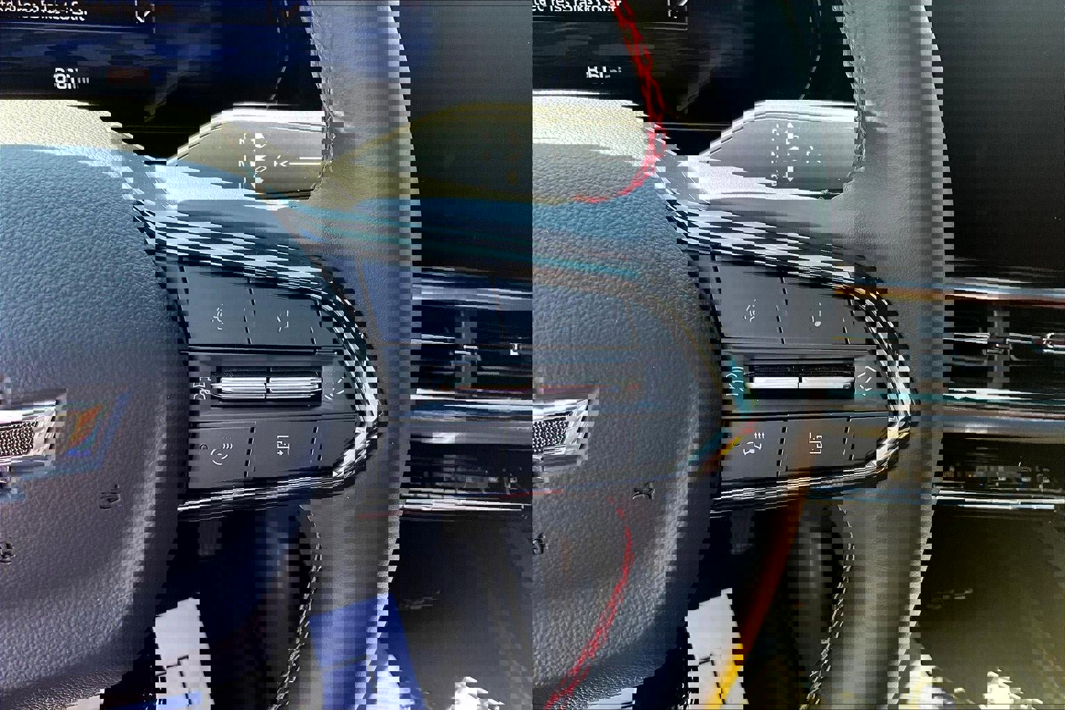 Used 2025 Chevrolet Equinox EV RS FWD image 12