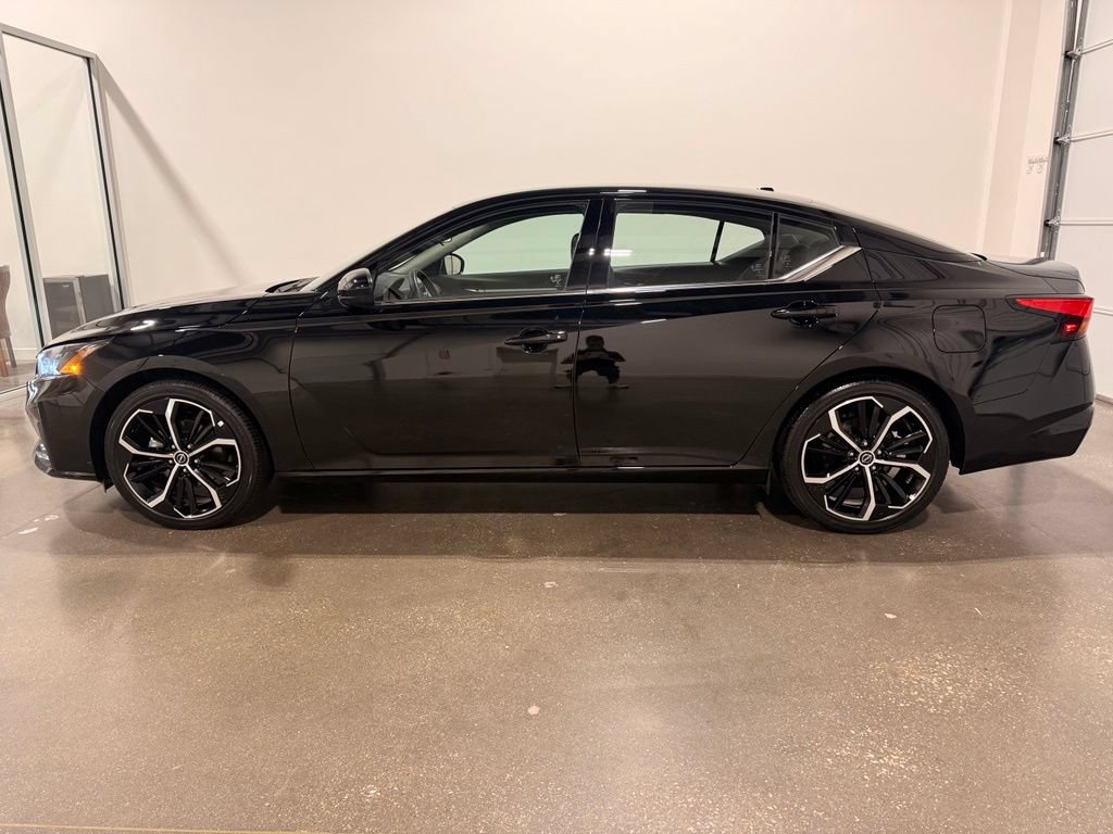 Used 2025 Nissan Altima 2.5 SR FWD image 8