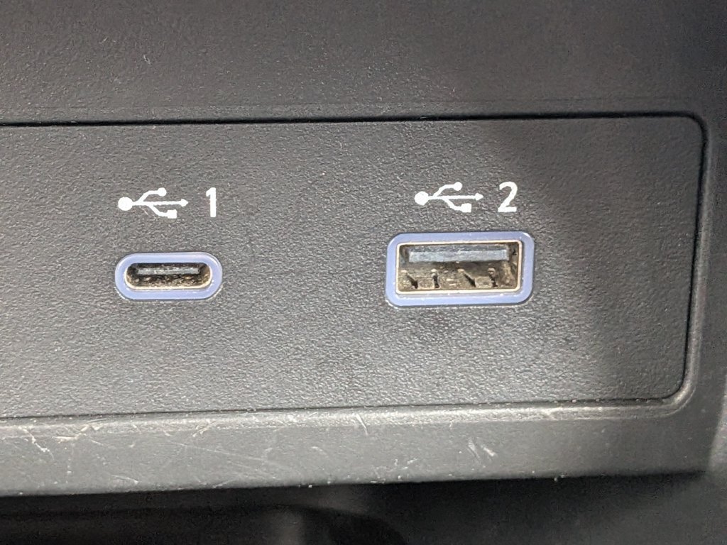 Used 2025 Nissan Versa SR FWD image 23