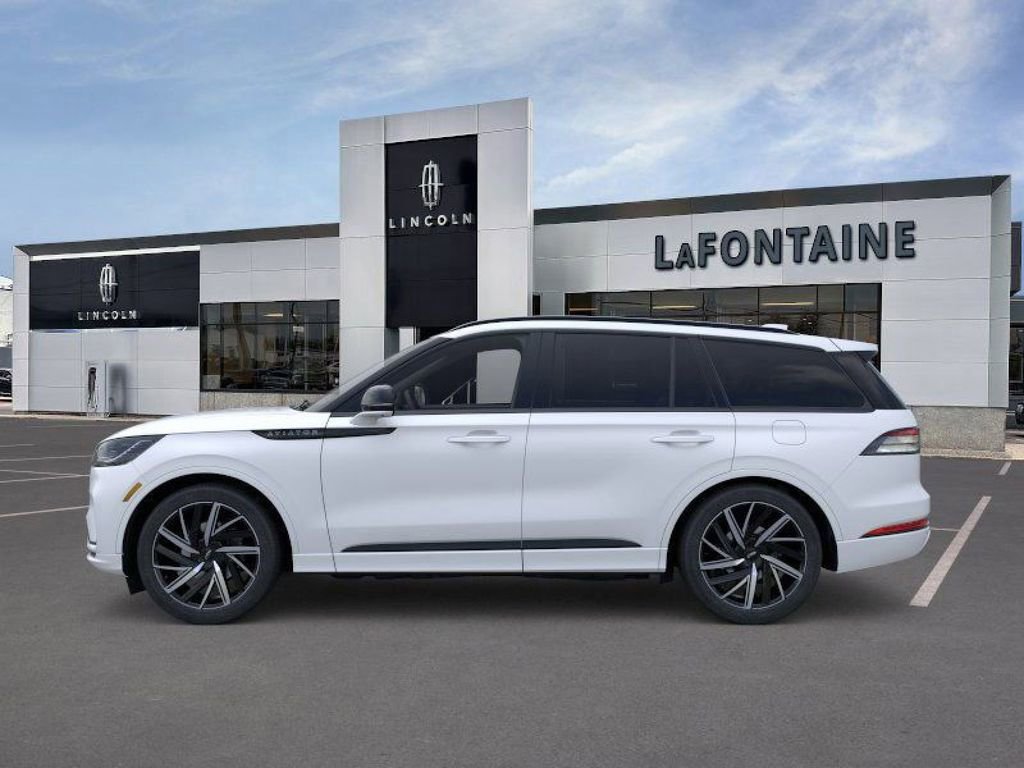 New 2025 Lincoln Aviator Black Label w/ Jet Appearance Package AWD/4WD image 3