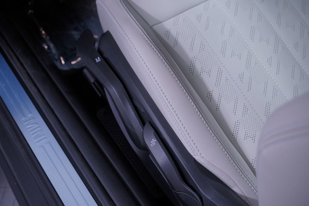 New 2026 MINI Cooper 2-Door Hardtop image 15