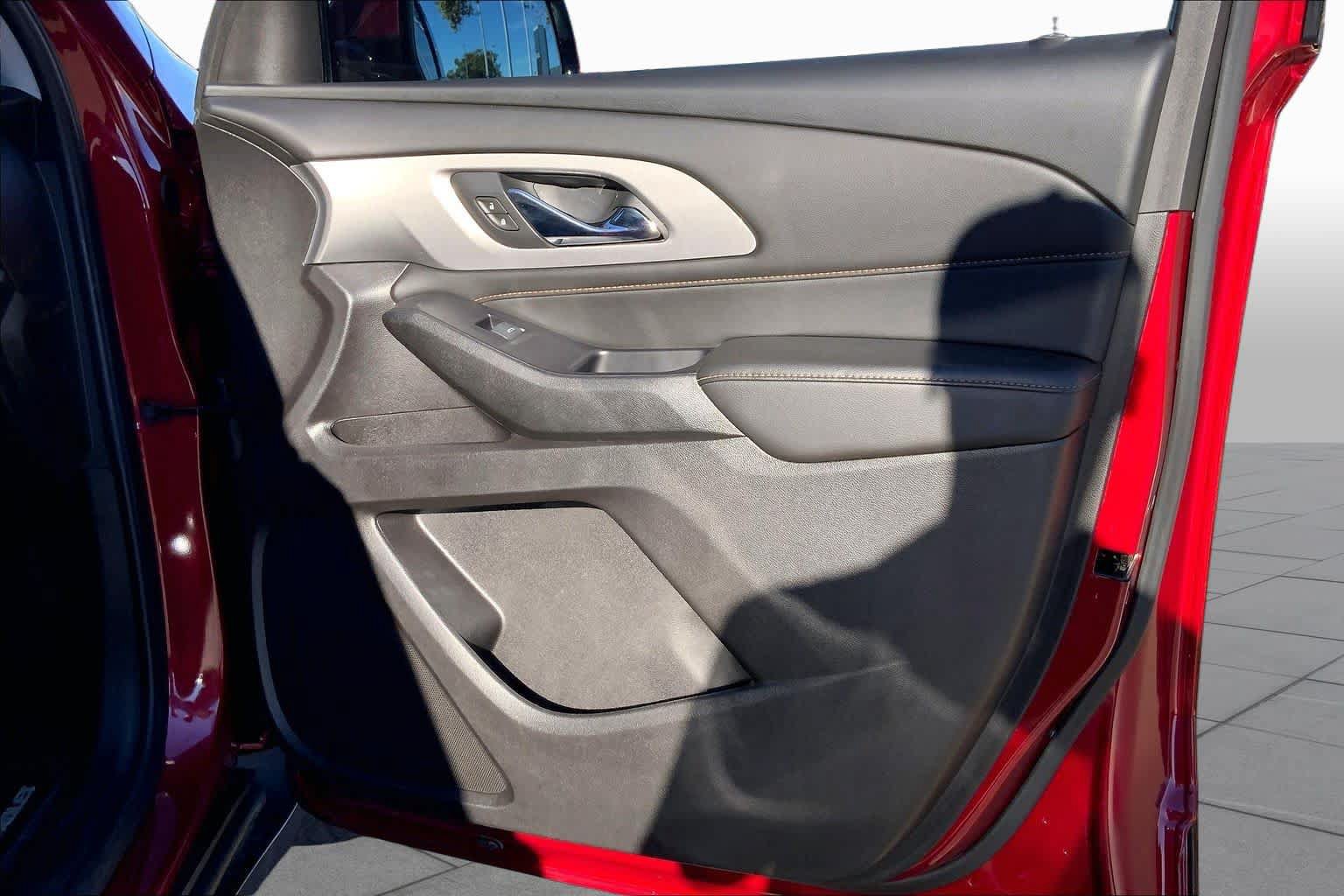 Used 2019 Chevrolet Traverse LT FWD image 23