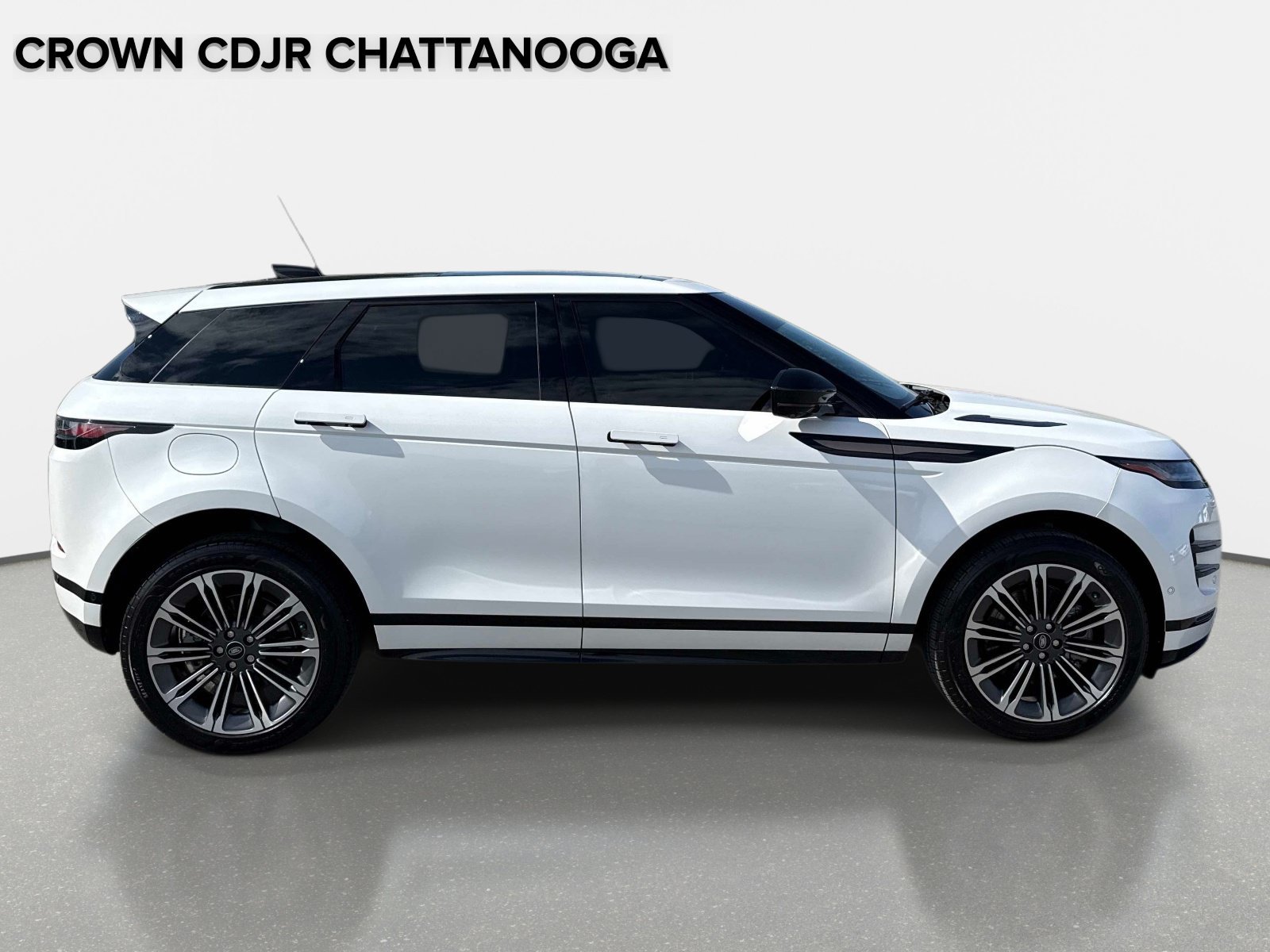 Used 2024 Land Rover Range Rover Evoque Dynamic SE AWD/4WD image 4