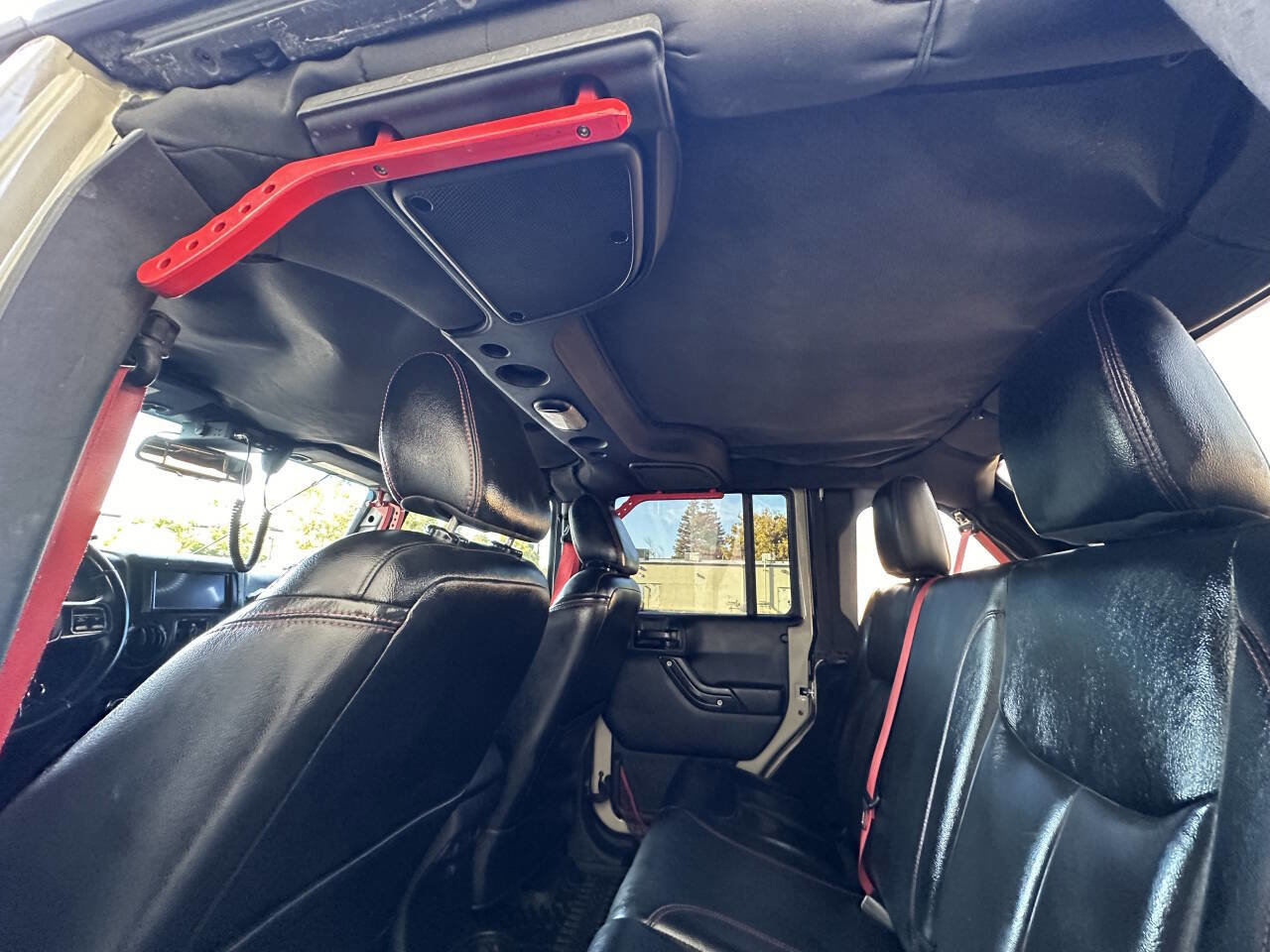 Used 2017 Jeep Wrangler Unlimited Rubicon image 37