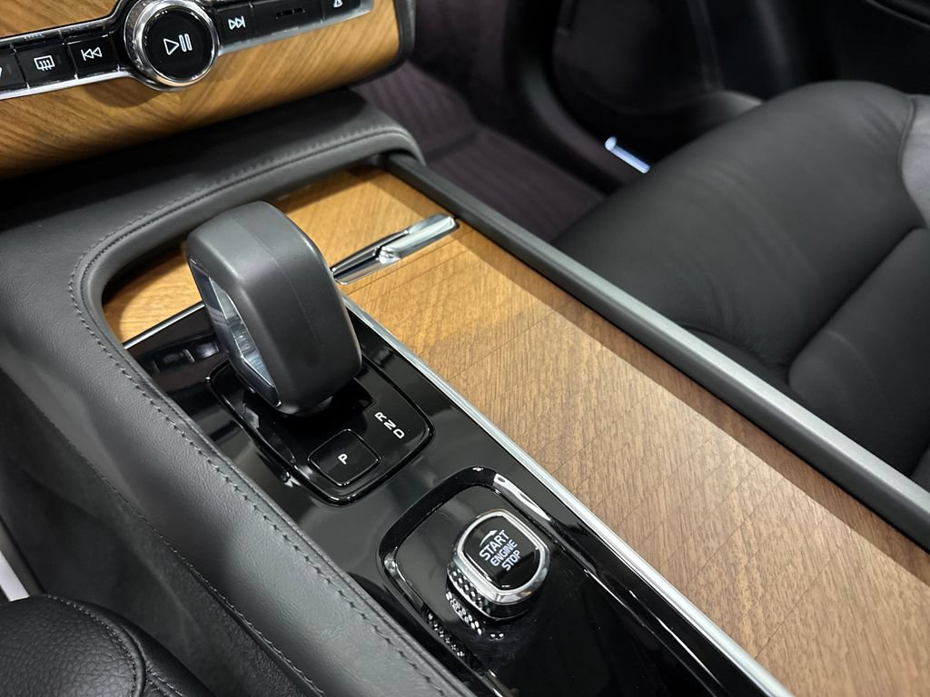 Certified 2024 Volvo XC90 T8 Plus w/ Protection Package Premier AWD/4WD image 18