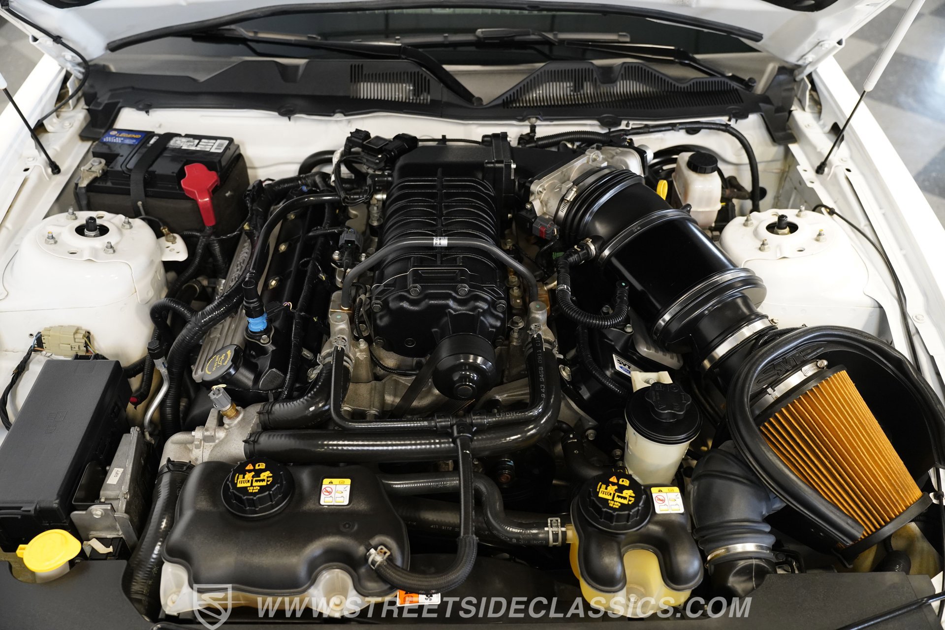 Used 2010 Ford Mustang Shelby GT500 image 4