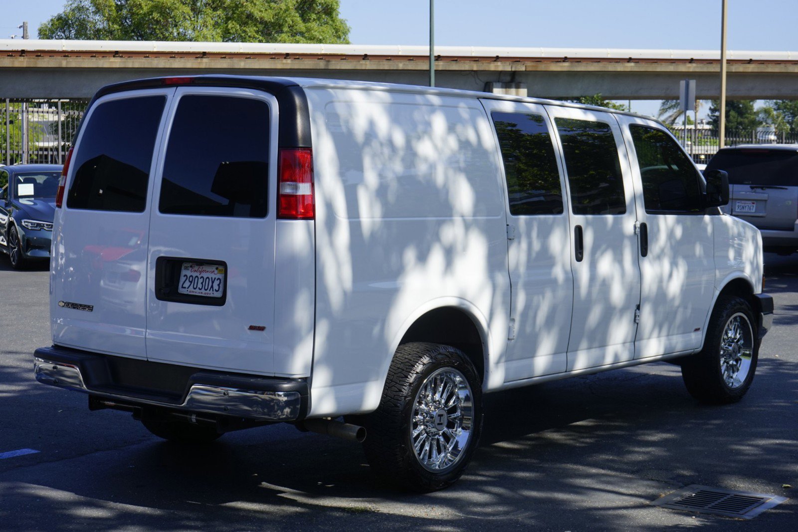 Used 2021 Chevrolet Express 2500 w/ Driver Convenience Package image 8
