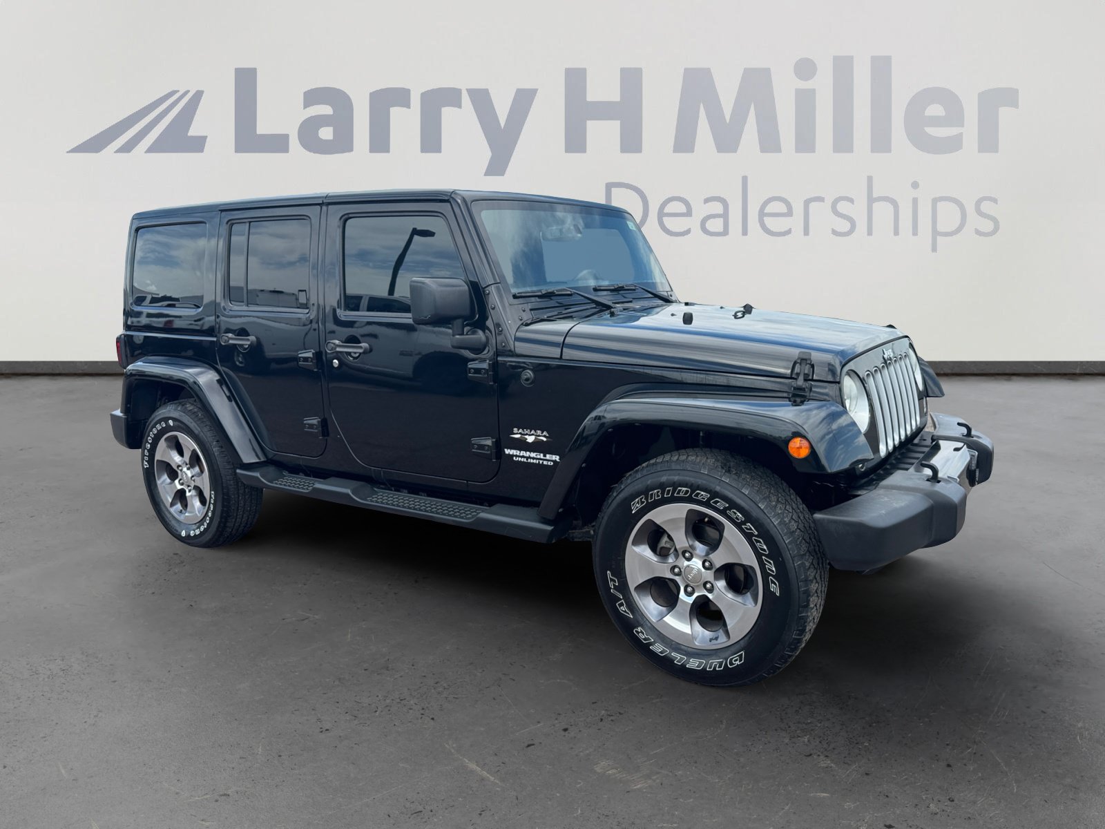 Used 2016 Jeep Wrangler Unlimited Sahara w/ Connectivity Group AWD/4WD image 7