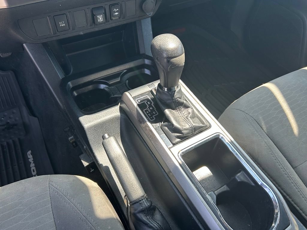 Used 2019 Toyota Tacoma SR5 AWD/4WD image 25