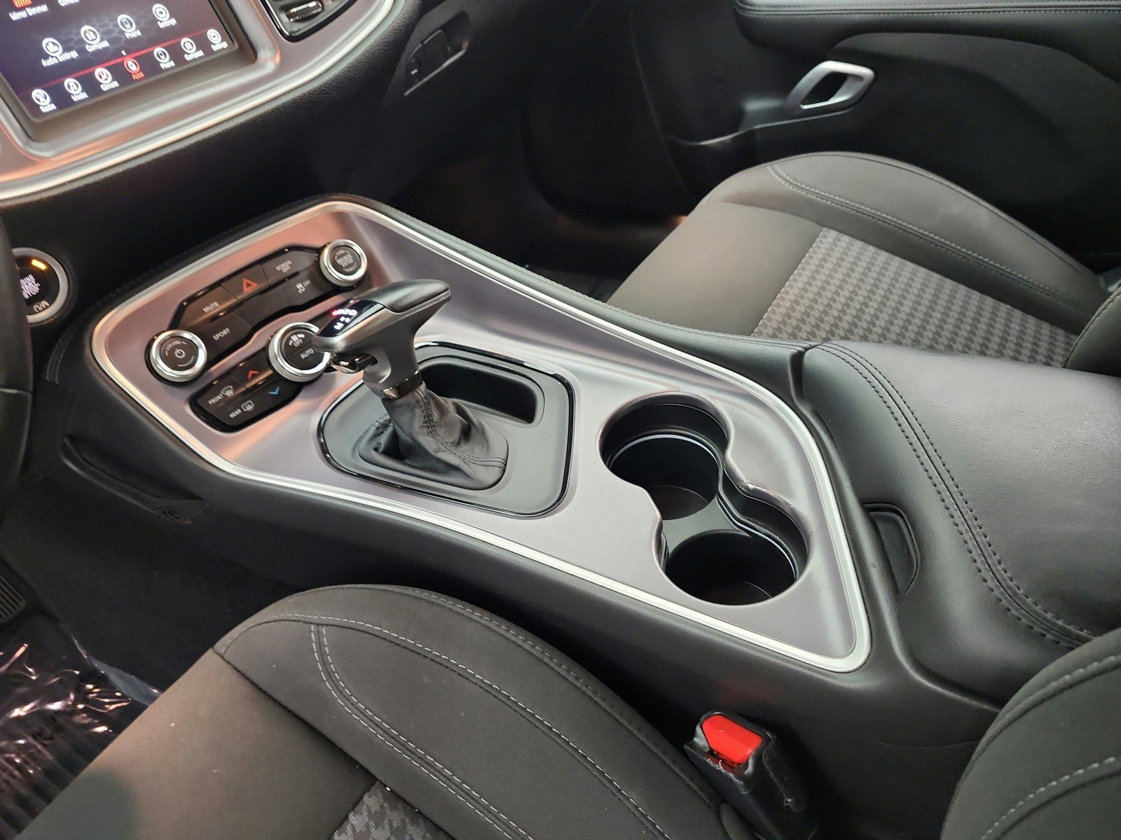 Used 2019 Dodge Challenger SXT RWD image 10