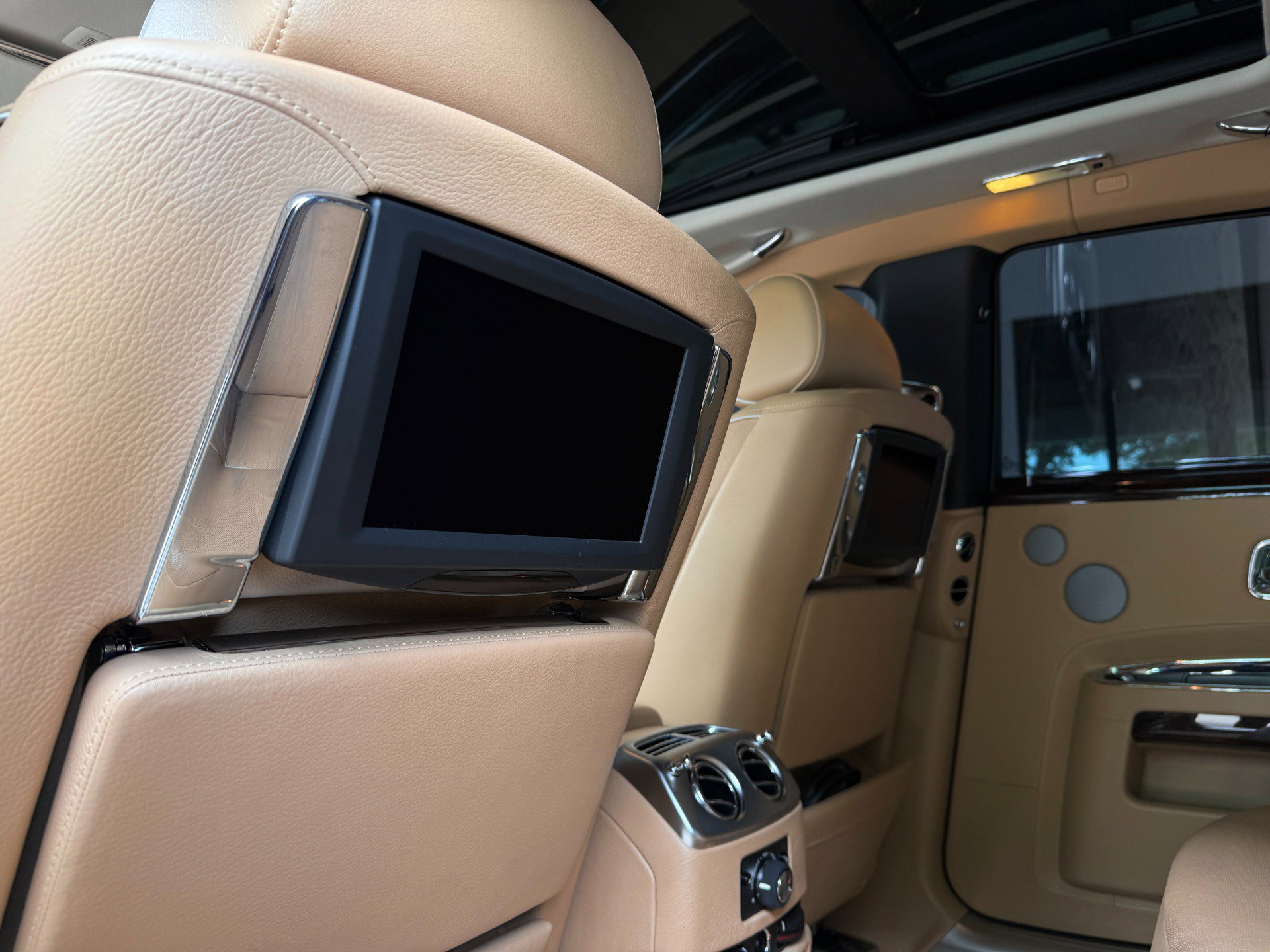 Used 2011 Rolls-Royce Ghost image 23