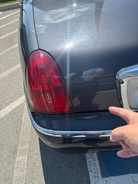Used 1998 Lincoln Town Car Signature RWD image 19