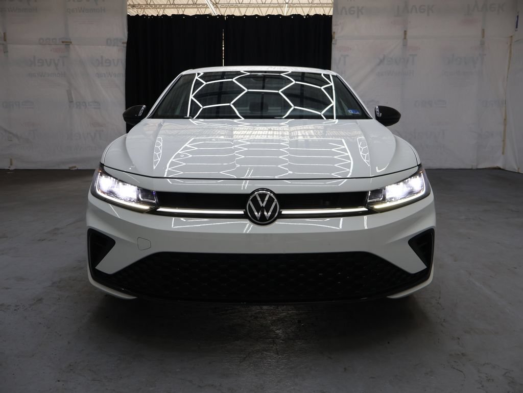 Used 2025 Volkswagen Jetta Sport FWD image 2