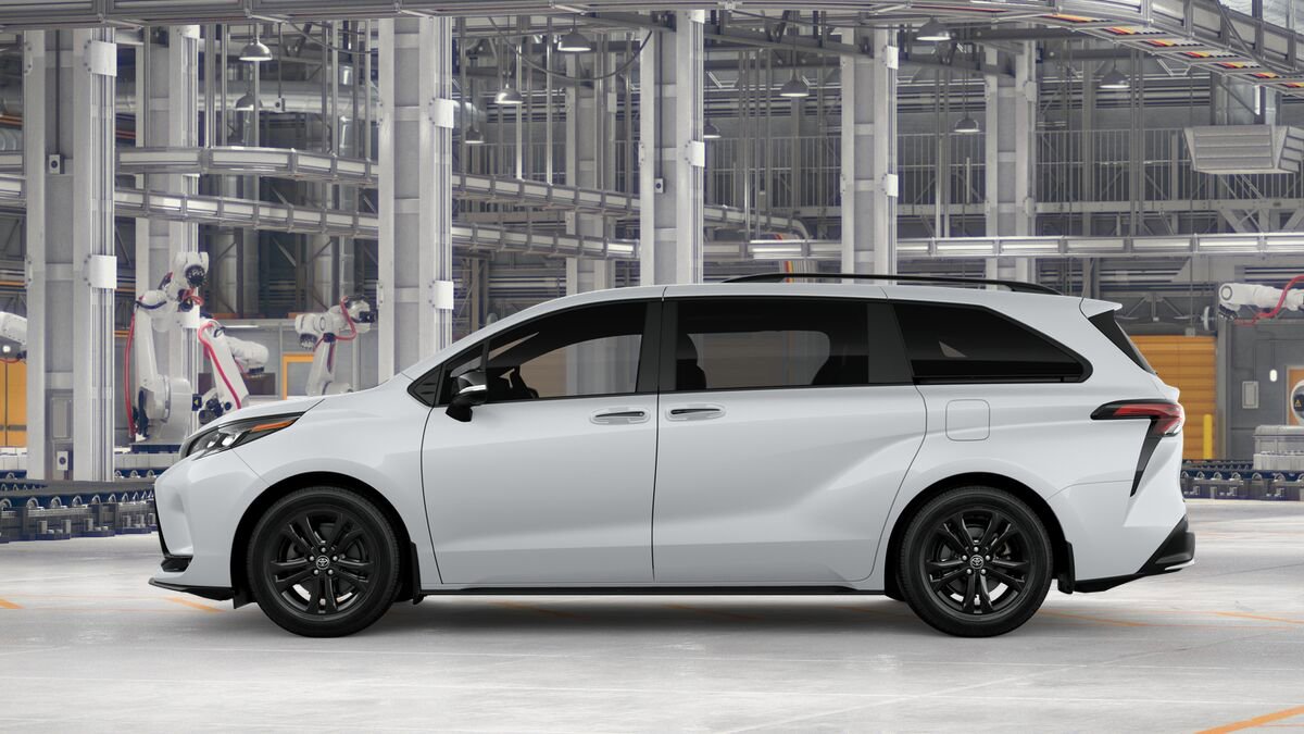 New 2026 Toyota Sienna XSE image 4