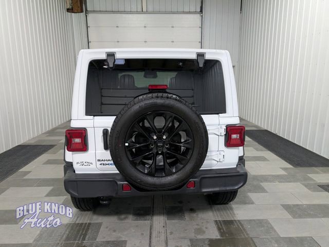 Used 2025 Jeep Wrangler Unlimited Sahara AWD/4WD image 3