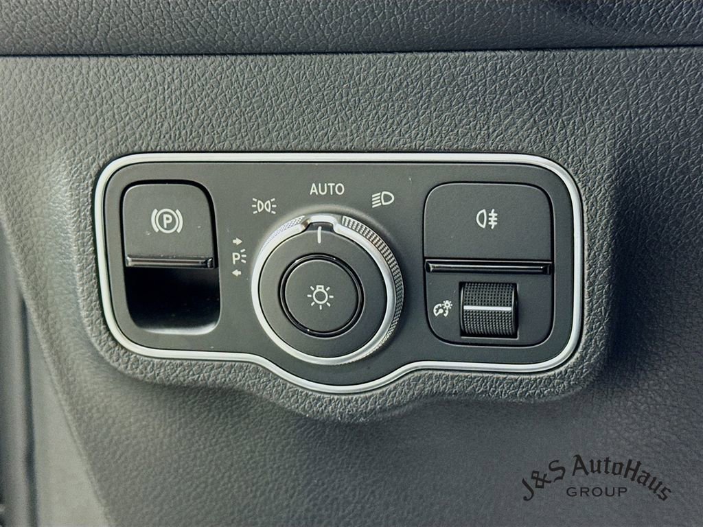 Used 2024 Mercedes-Benz GLB 35 AMG 4MATIC image 10