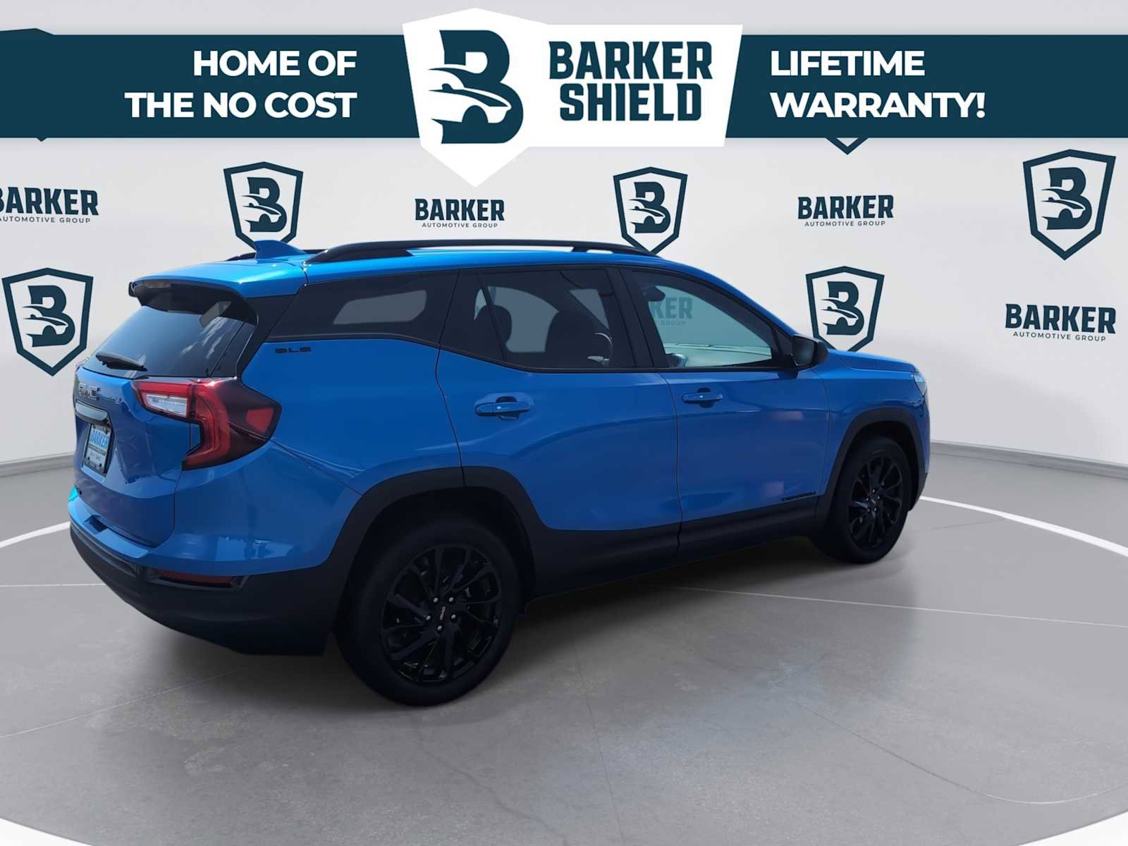 Used 2024 GMC Terrain SLE w/ Driver Convenience Package FWD image 9