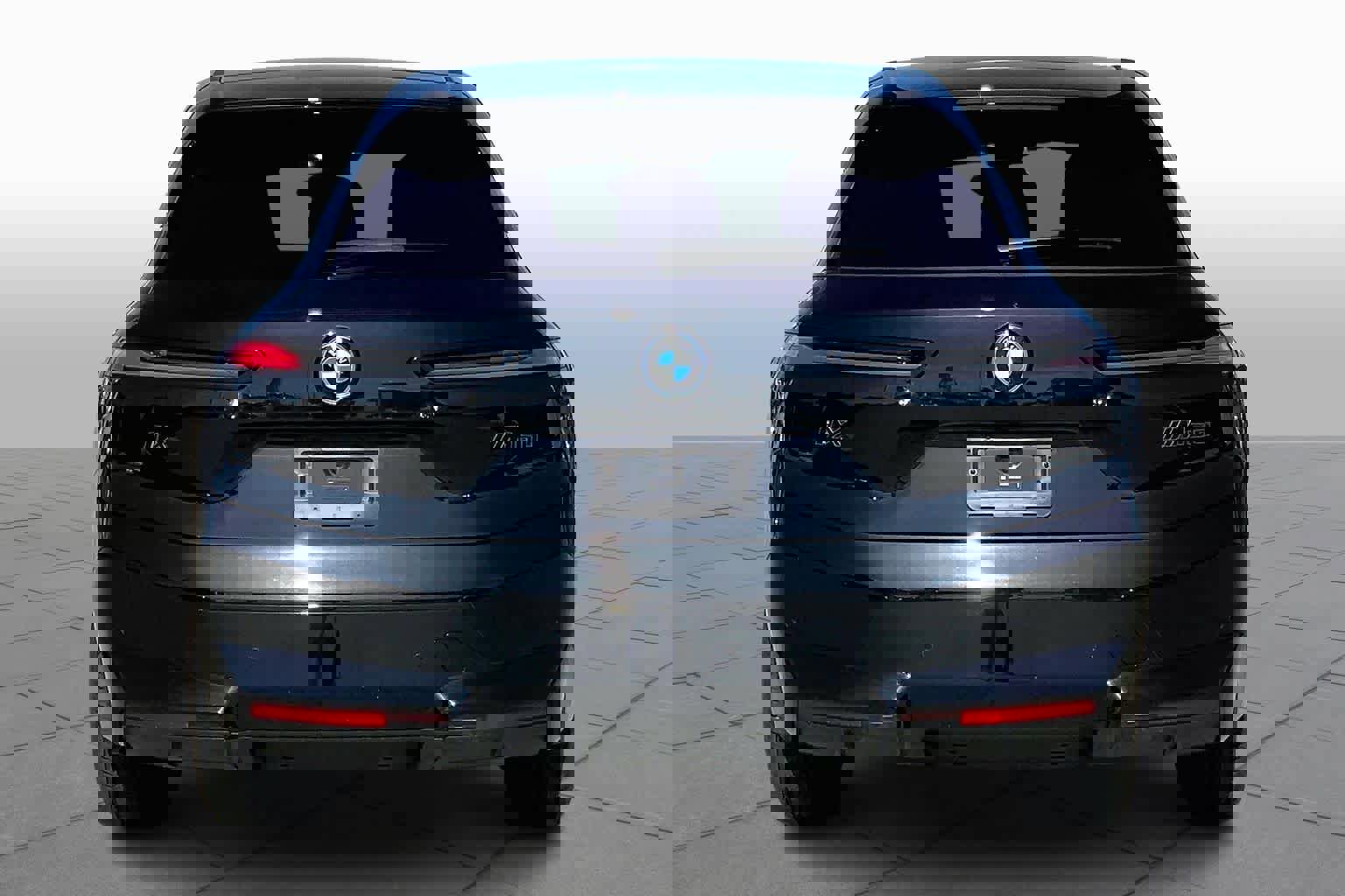 Used 2025 BMW iX M60 image 4