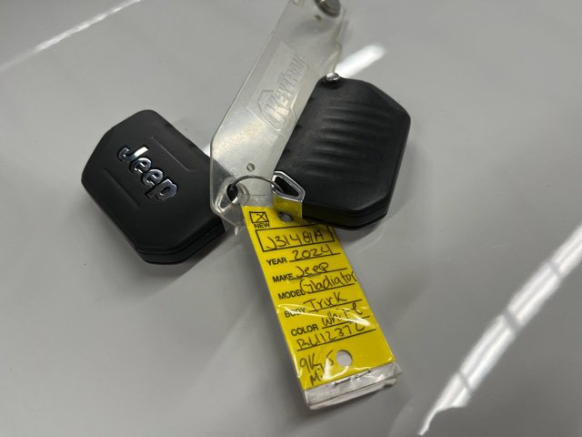 Used 2024 Jeep Gladiator Sport image 23