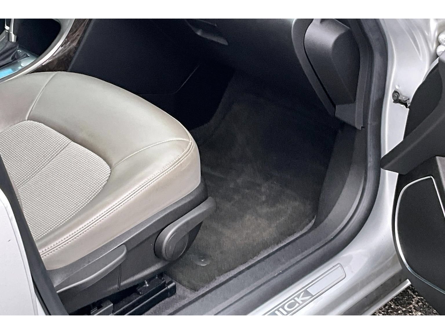 Used 2012 Buick Verano Convenience FWD image 39