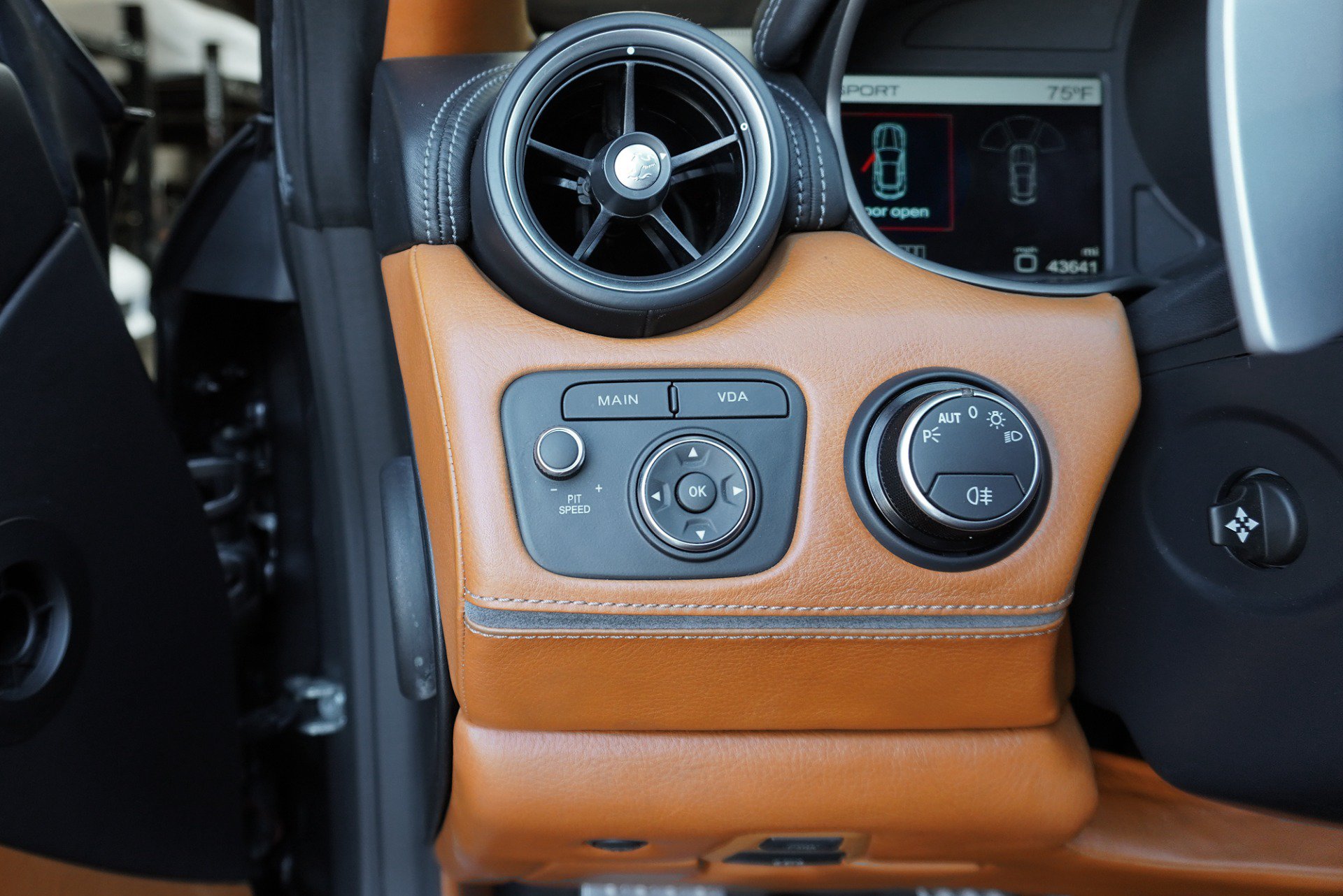 Used 2012 Ferrari FF AWD/4WD image 33