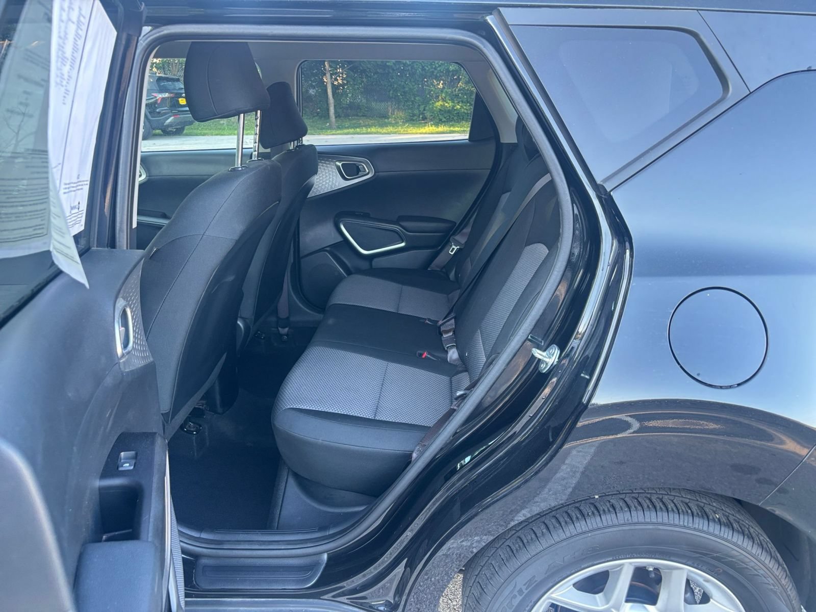 Used 2025 Kia Soul LX w/ LX Technology Package FWD image 22