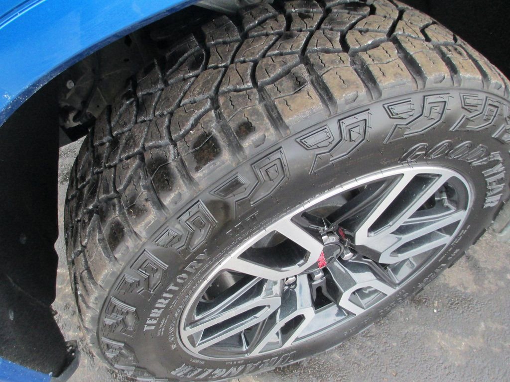 Used 2024 GMC Sierra 1500 AT4 w/ Technology Package image 13